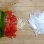 Rensa poblano-chilin på kärnor