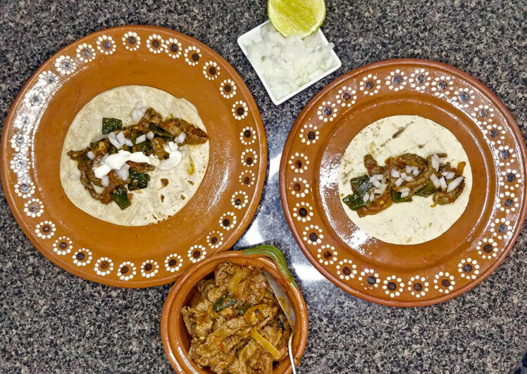 Taco de Bistec Ranchero i majstortilla och vetetortilla