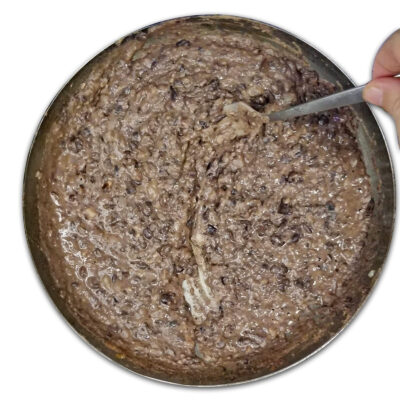 Bönorna är färdiga när de flesta är mosade och det tar en stund innan bönorna flyter ihop efter att du separerat dem med en sked eller gaffel