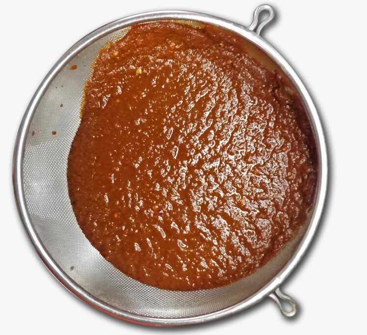 Filtrera adobo-såsen