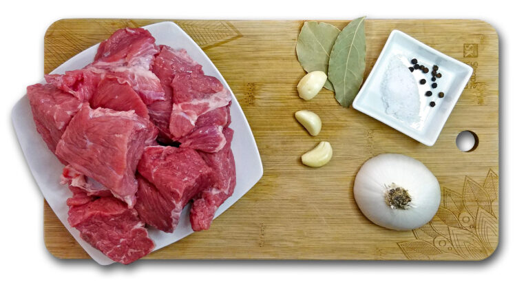 Ingredienser till strimlat nötkött