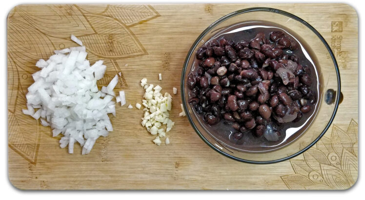 Förbered ingredienserna till refried beans