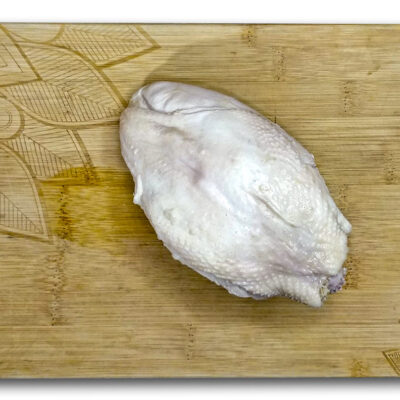 Kokt kycklingbröst på ben med skinn