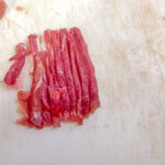 2-3 mm smala remsor skurna från skivorna