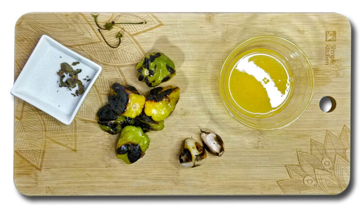 Färdiga ingredienser till salsan