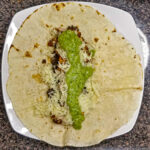 Lägg på ett par skedar med valfri salsa