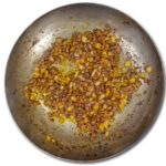 När chorizon är genomstekt och löken börjar bli gyllene är vi redo för nästa steg