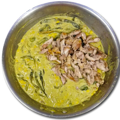 Lägg i kycklingen i såsen