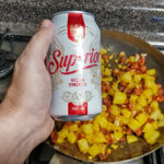 Tillsätt lite öl och puttra tills all vätska evaporerat