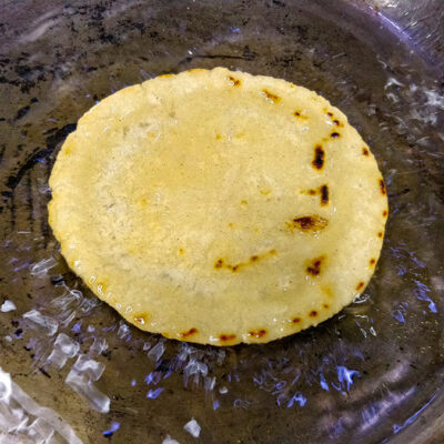 Vänd och stek andra sidan när sopen börjat få färg och bli lite krispig.