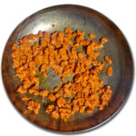 Hacka eller smula din chorizo