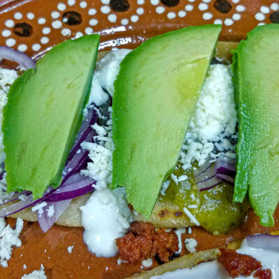 Tlacoyos med avocado