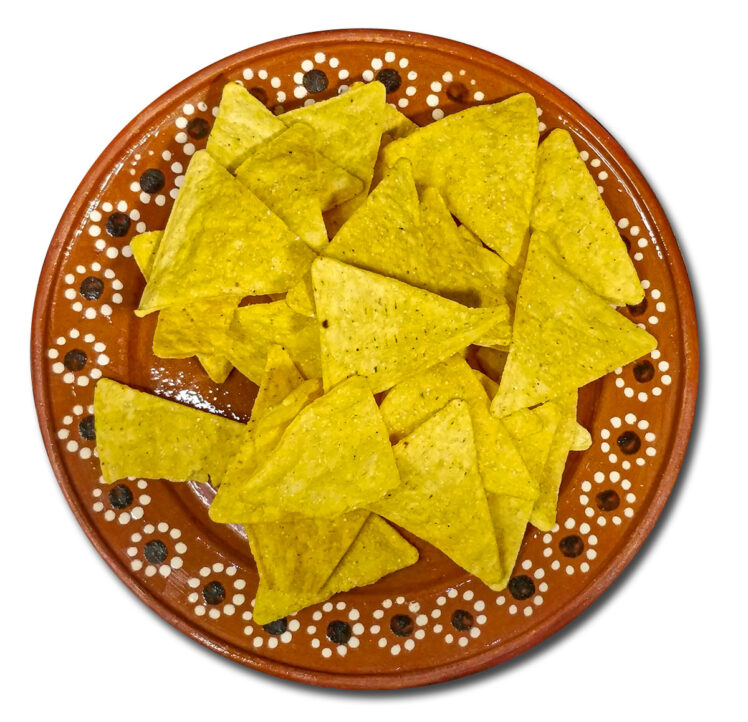 Totopos (majschips) på ett fat