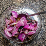 Blanda och låt dra i ca 30 minuter, eller upp till någon dag i kylen.