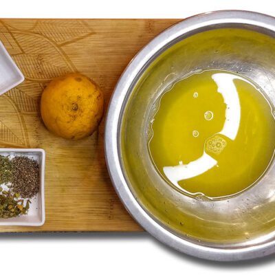 Juice, örter och salt till marinad för Poc Chuc