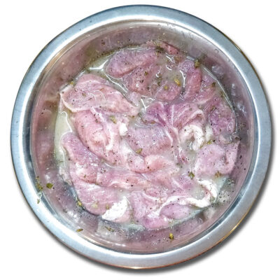 Fläsk marineras för Poc Chuc