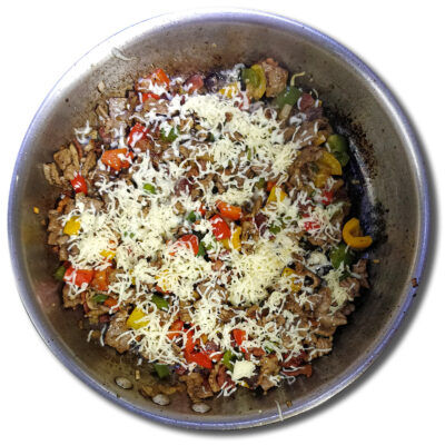 Lägg den rivna osten på toppen