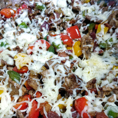 Låt osten smälta och servera sedan omedelbart!