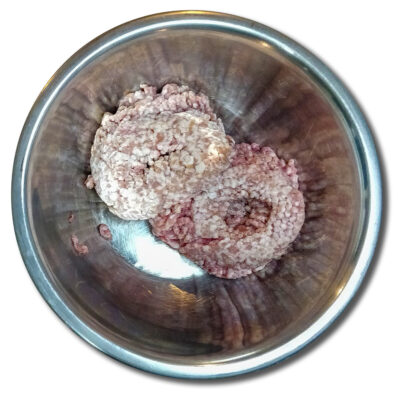 Lägg färsen i en bunke