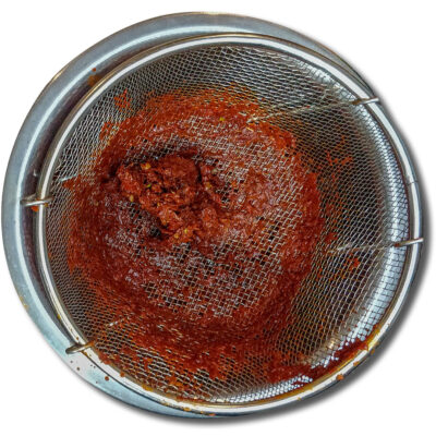 Rester efter filtrering av marinaden