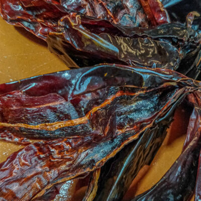 Rensa ur alla frön ur dina guajillo