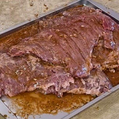 Ställ in i kylen och låt marinera.