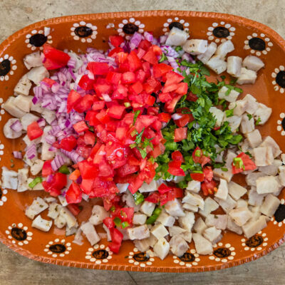 Tillsätt tomat, lök, chili och koriander