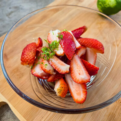 Blanda allt väl och låt marinera minst 30 minuter