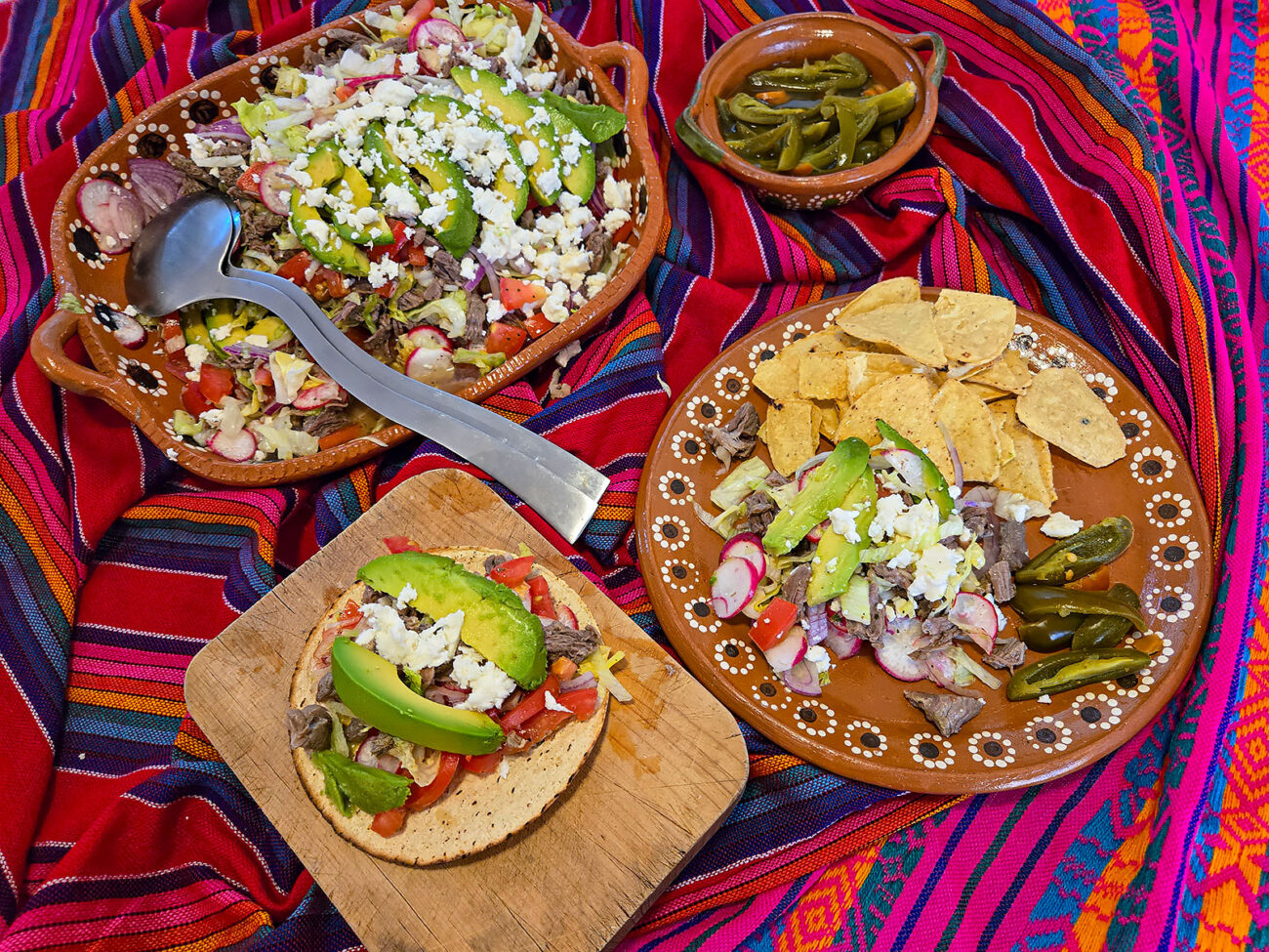 Mexikansk Salpicón – sval somrig sallad med strimlat kött och krispiga grönsaker