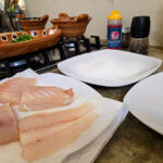 Salta och peppra fisken