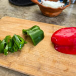 Skiva paprikan i kvartsmånar