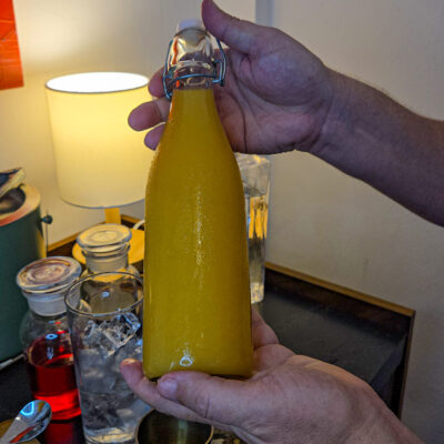 Använd färskpressad apelsinjos eller en färdig av hög kvalitet utan tillsatt socker!