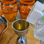 Tillsätt tequila, ungefär 6 cl per servering