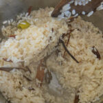 Koka tills nästan allt vatten är borta