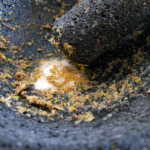 Tillsätt salt och kummin