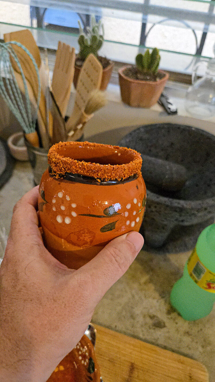Cantarito-mugg med Tajin på kanten