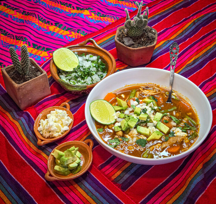 Caldo tlalpeño – rökig kycklingsoppa med kikärtor och chipotle