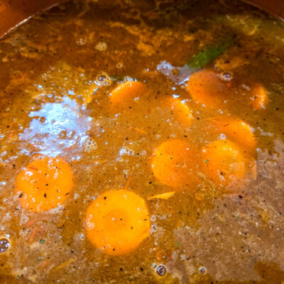 Lägg ner dem i soppan och låt sjuda med i ca 15 minuter