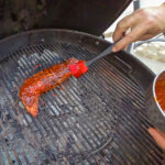 Pnesla kötet runt om, vänd ofta och pensla mer, ju tjockare lager desto bättre.