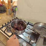 Låt sjuda i varmt vatten ca 15 minuter