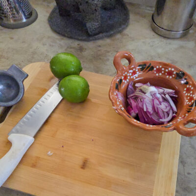 Tillsätt salt, peppar och oregano