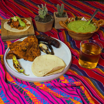 Carne (cecina) enchilada som den serveras i Oaxaca.