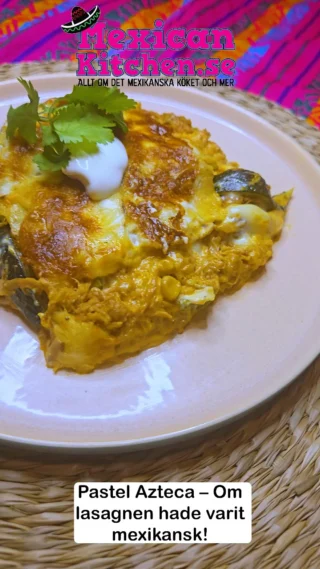 Pastel Azteca – den mexikanska lasagnen! 🇲🇽
En snabb och fantastisk god fredagsrätt som kan vara klar på under timmen! Ostgratinerad kyckling med chipotle, poblano och tostadas i lager. Hela receptet på mexicankitchen.se#PastelAzteca #Mexikanskmat #fredagsmys
